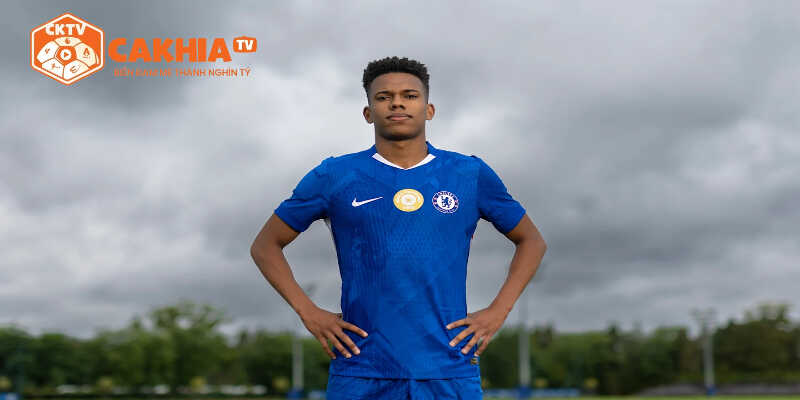 Anh gây chú ý lớn với hợp đồng Chelsea