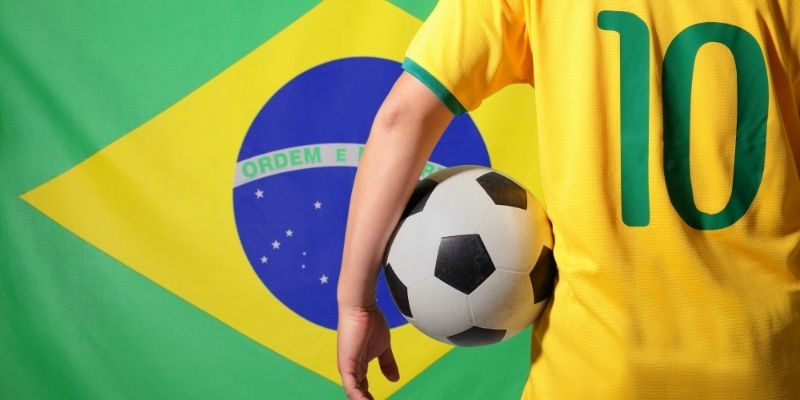 Cảnh khán đài sân vận động rực lửa cổ vũ