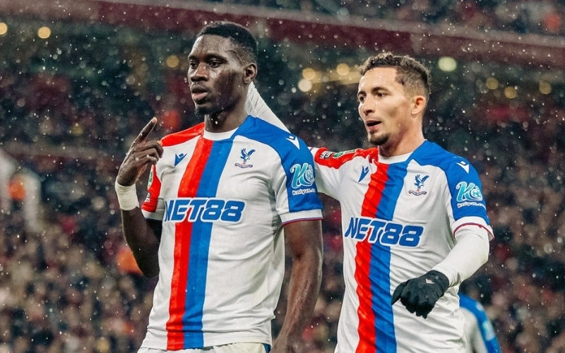 Liverpool đánh rơi điểm số trước Crystal Palace