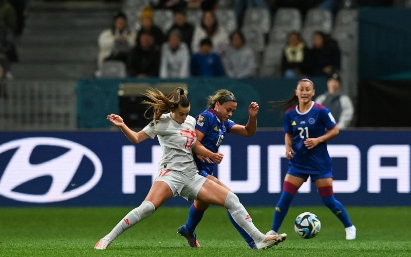 Sự trỗi dậy mạnh mẽ của bóng đá nữ trong thập kỷ qua